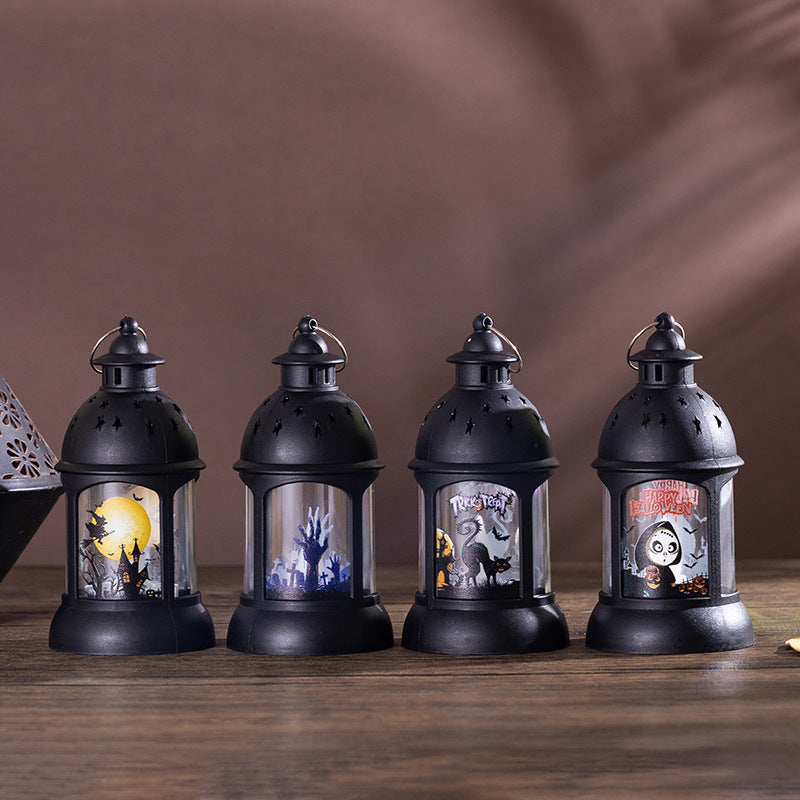Quattro lanterne vintage LED Halloween in fila con modelli diversi